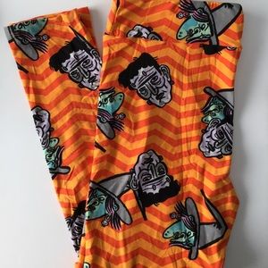 Tall and curvy leggings for Halloween
